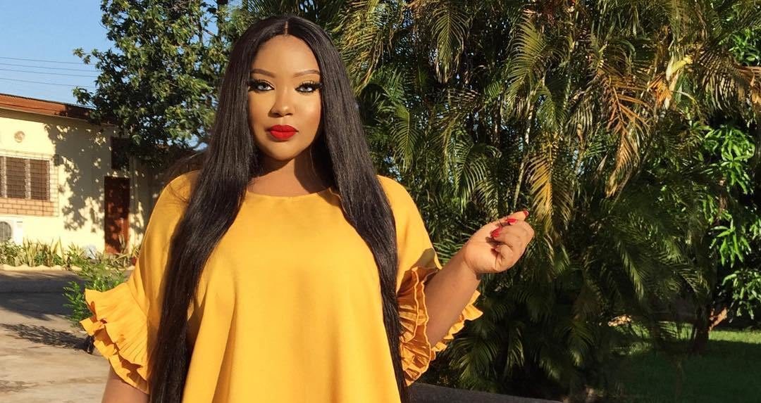 Fashionable Work Outfits  for Curvy Girls