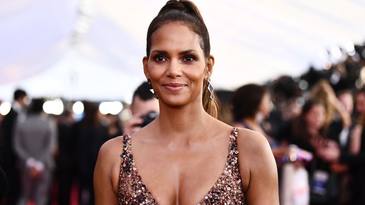 Halle Berry shows off new ginormous back tattoo