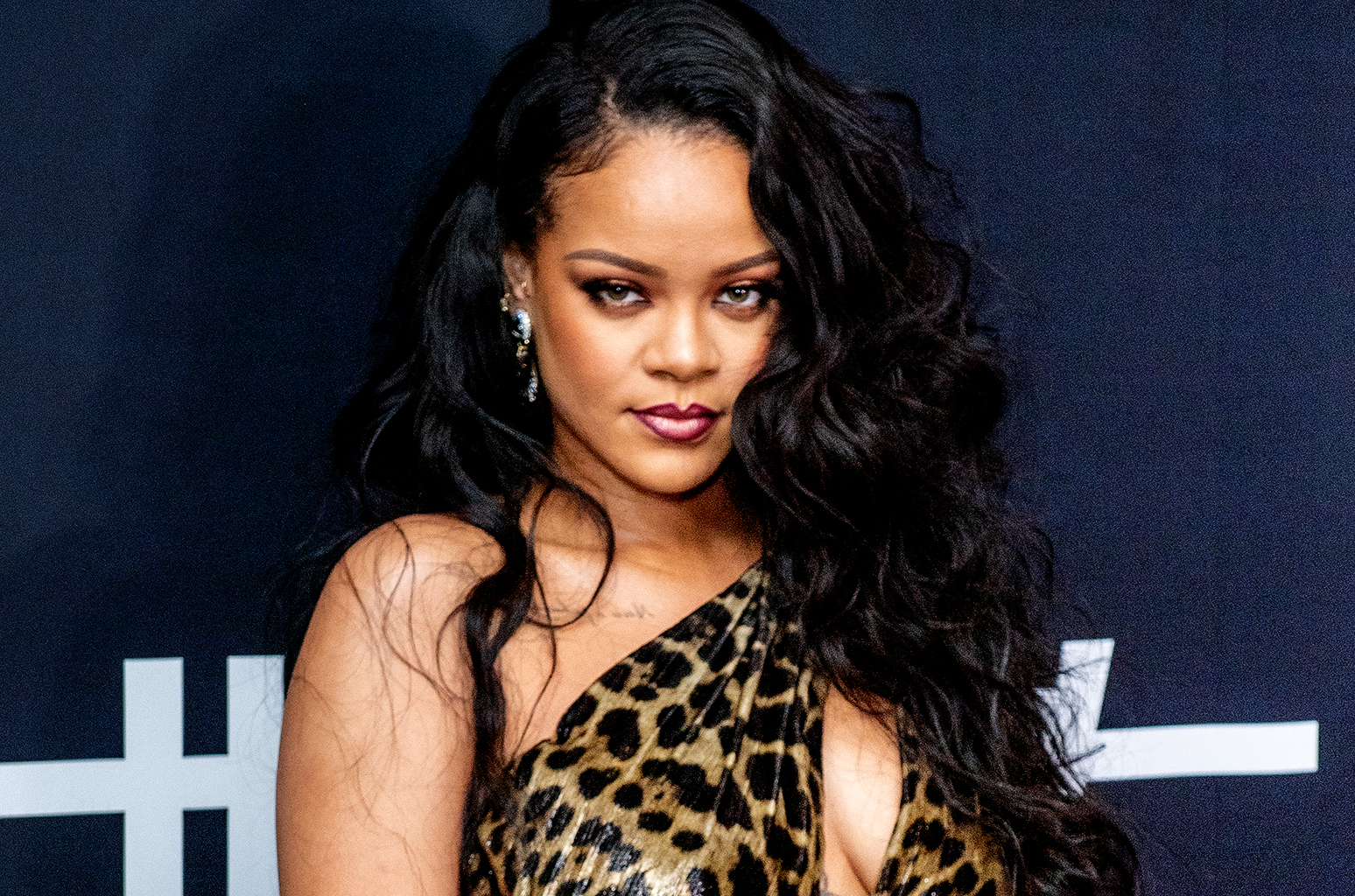 Rihanna Teases New Album “R9”
