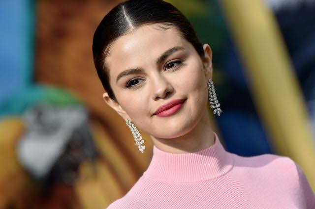 Selena Gomez is  Embarrased Despite ‘Rare’ Album Reaching #1