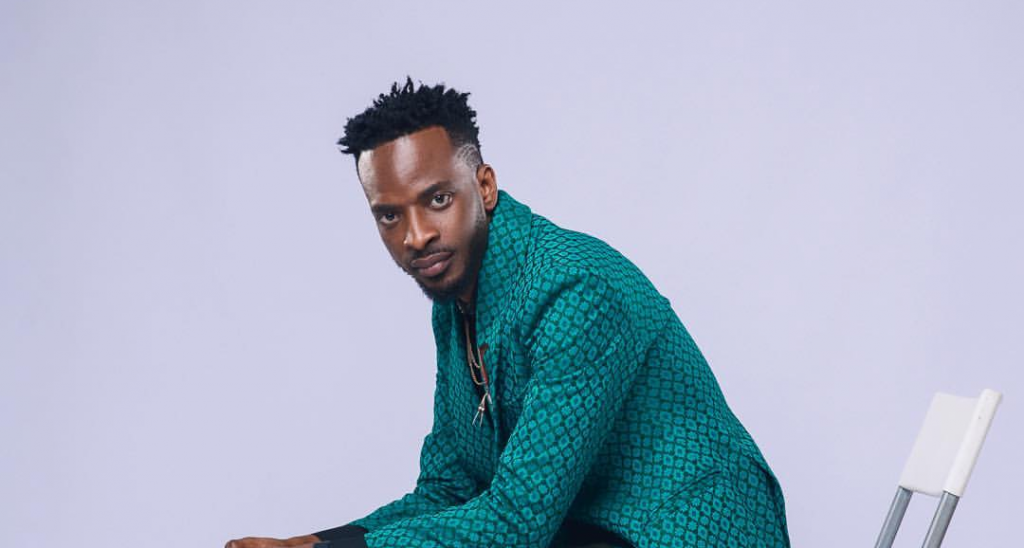 ‘Is He Mocking Him’? Fans React As Man Sprays 9ice N5 Notes at Event (Video)