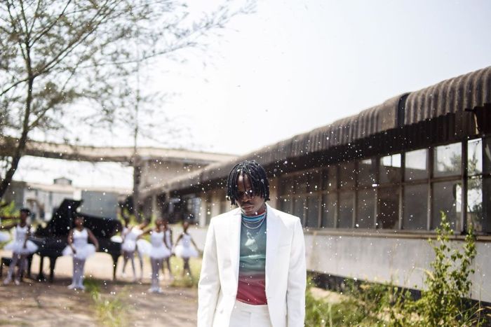Fireboy DML Drops Artsy Visuals for “Vibration”
