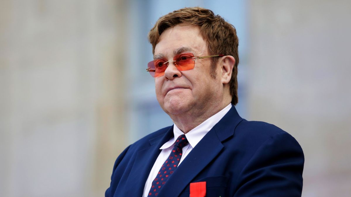 Elton John Raises $1m from Living Room Concert