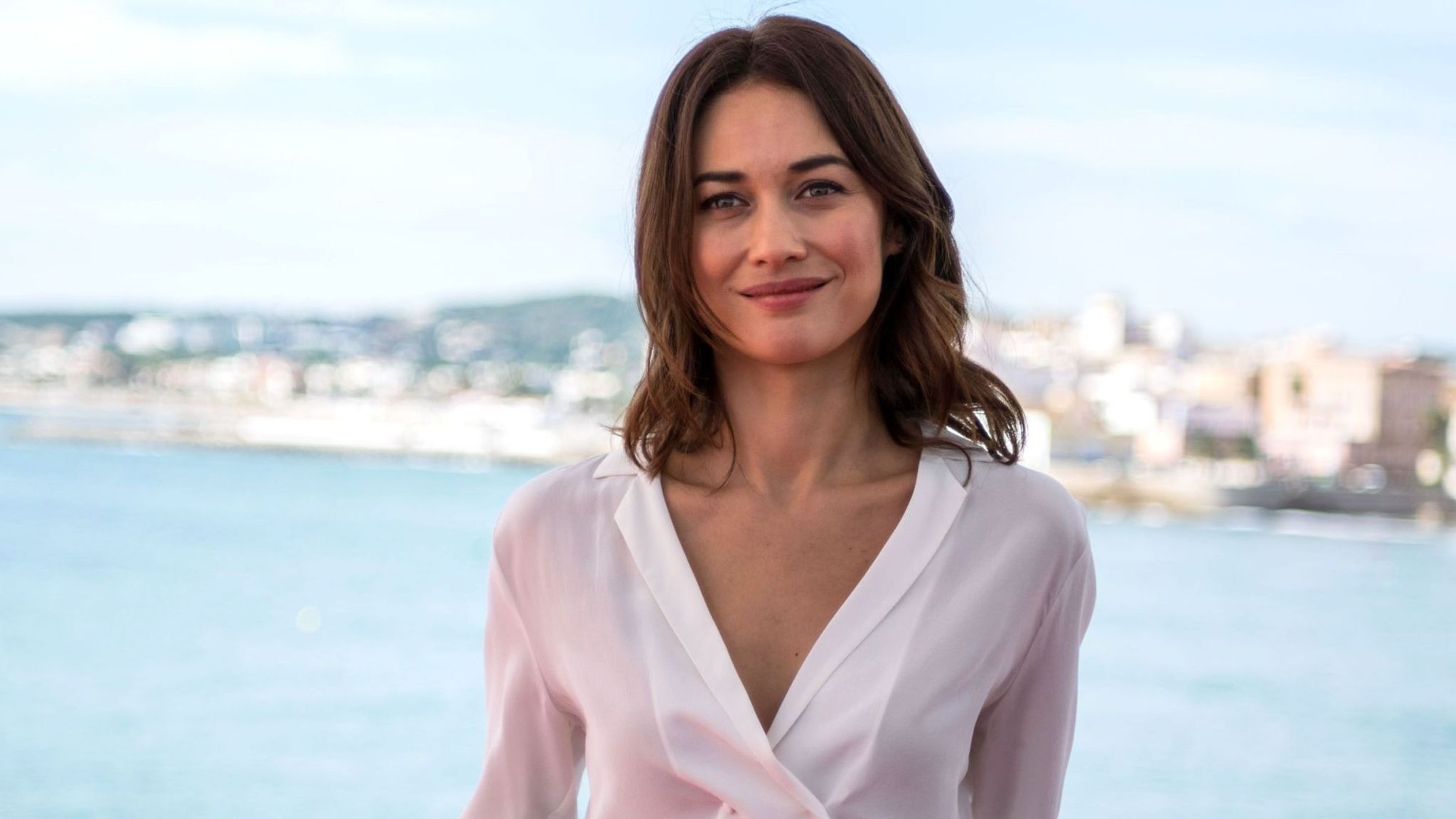 James Bond Actress Olga Kurylenko Diagnosed With Coronavirus