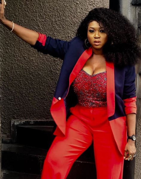 Nigerian singer, Waje, announces father’s death