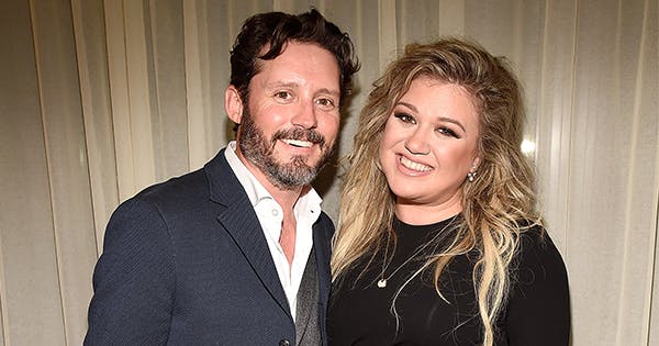 Kelly Clarkson Files for Divorce!