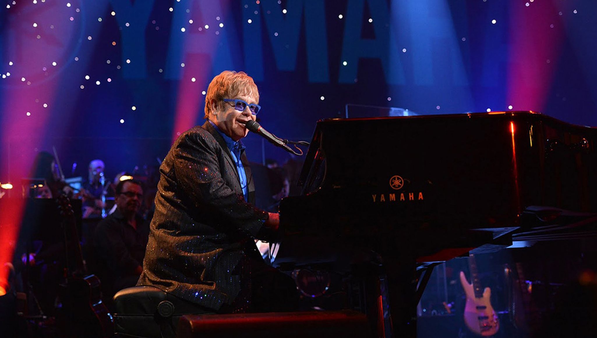 Elton John Celebrates 30 Years of Sobriety in Touching Post