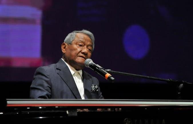 Armando Manzanero, Legendary Mexican Singer, Dies of COVID-19