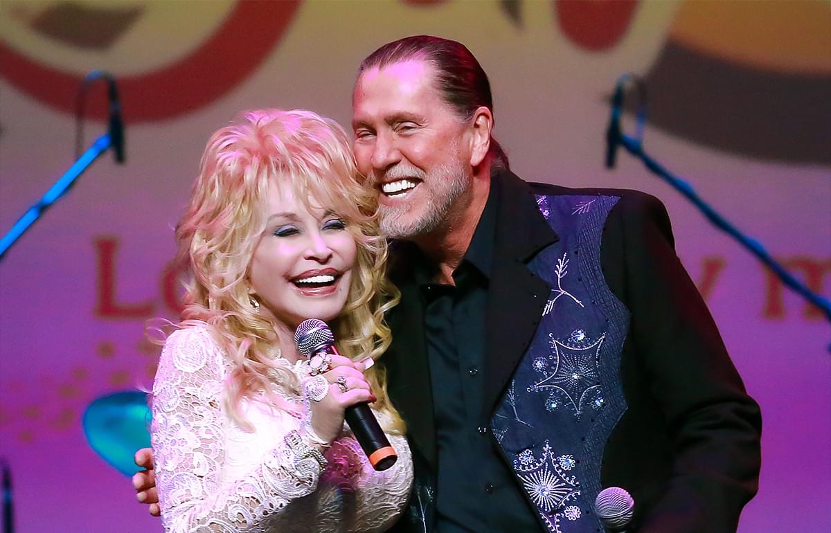 Dolly Parton Loses Brother to Cancer