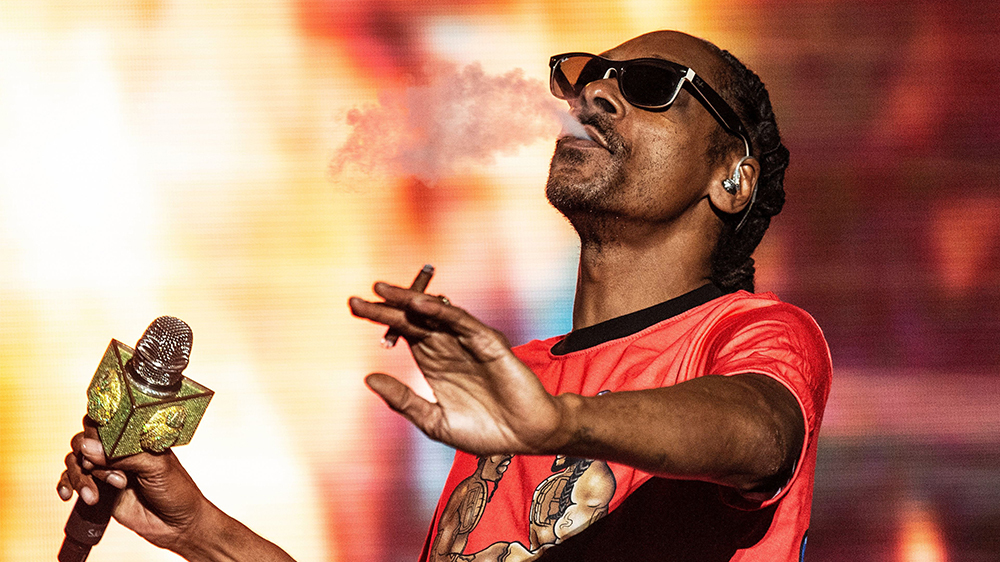 Snoop Dogg Releases 18th Studio Album ‘From Tha Streets 2 Tha Suites’