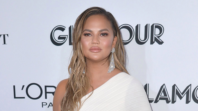 Chrissy Teigen apologises for past online bullying