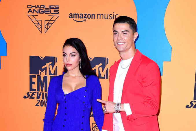 Cristiano Ronaldo and Georgina Rodríguez share first picture of baby girl