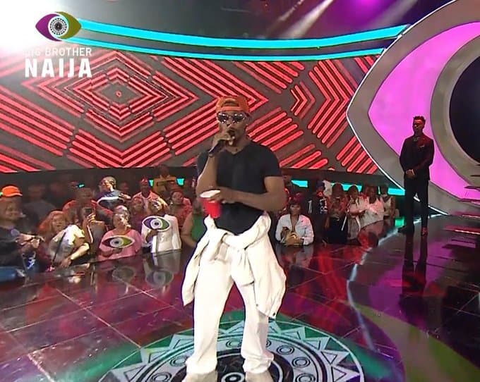 Asake performs ‘Sungbalaja’ at 2022 BBNaija premiere