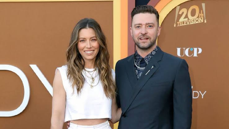 Jessica Biel and Justin Timberlake secretly renew their wedding vows.