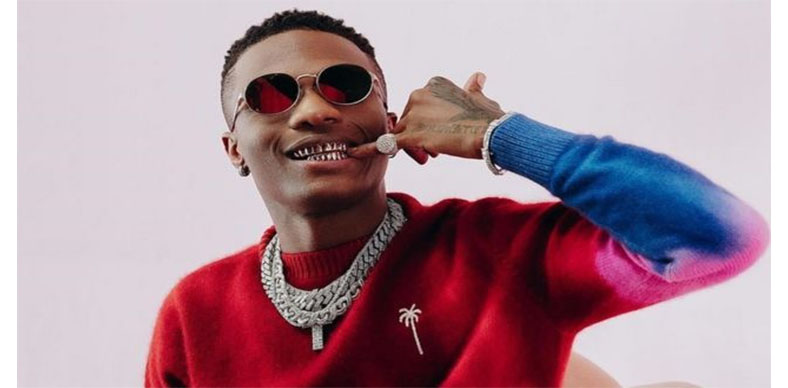 Keep Your Singlet – Fan Reportedly Throws Wizkid’s Cloth Back On Stage