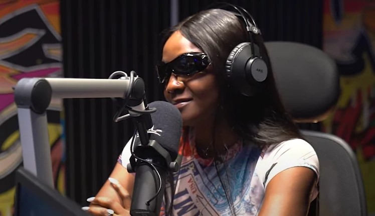 Simi See Trouble: Netizens Drag ‘Joromi’ Crooner as Old Tweets Resurface on Social Media