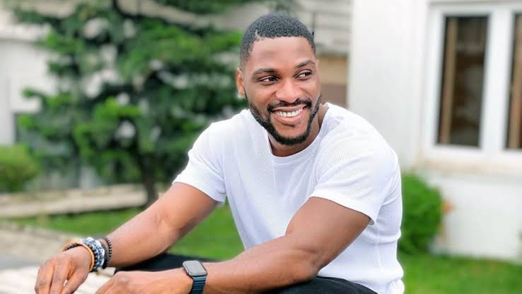 Tobi Bakre wins acting award at ‘The Future Awards Africa’