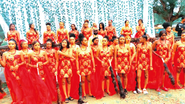 Afrobeat singer, Harrysong ties the knot with 30 women on the same day