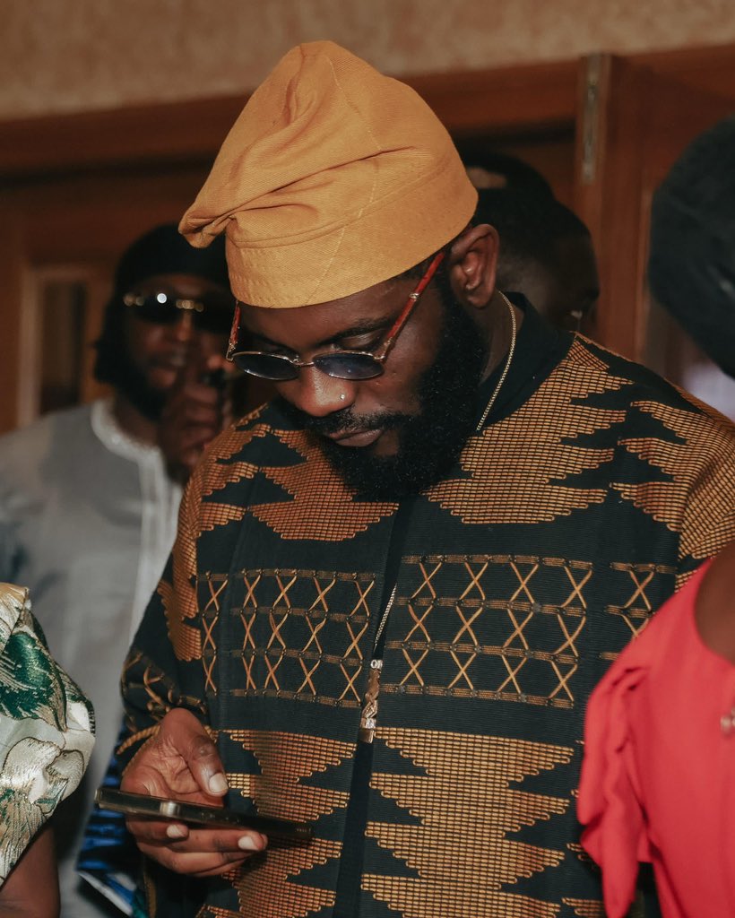 Drama as Police Attempt to Arrest Odumodublvck at Lagos Event