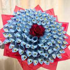 Fake Dollar Bouquet: A disturbing Lagos trend