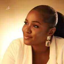 Video: How LAUTECH students ’embarrassed’ popular gospel singer, Deborah during ministration visit