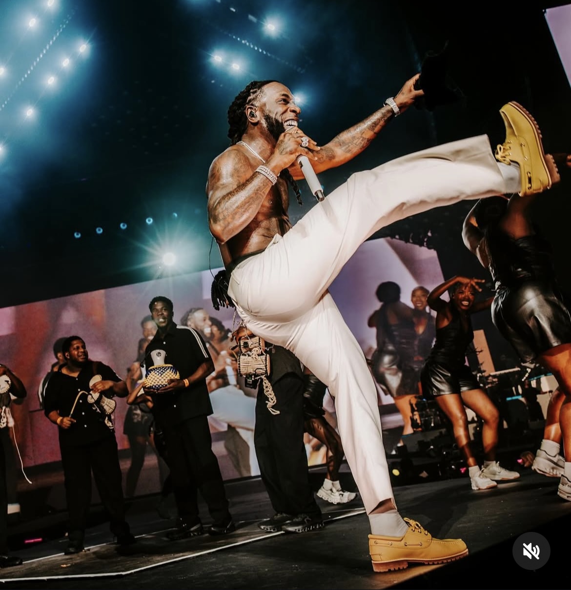 ‘Did I Tell You All to Be My Fans’— Burna Boy Responds to Backlash After Kicking Couple Out of Concert