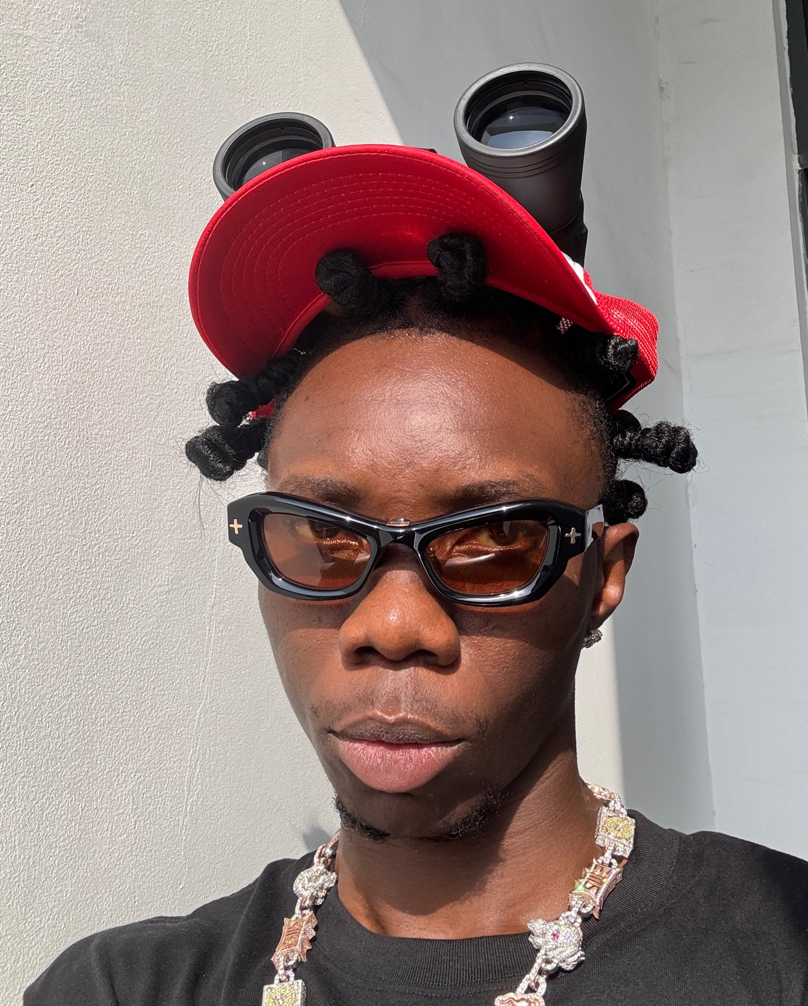 Netizens React as Blaqbonez is Booed, Attacked On Stage in Abuja
