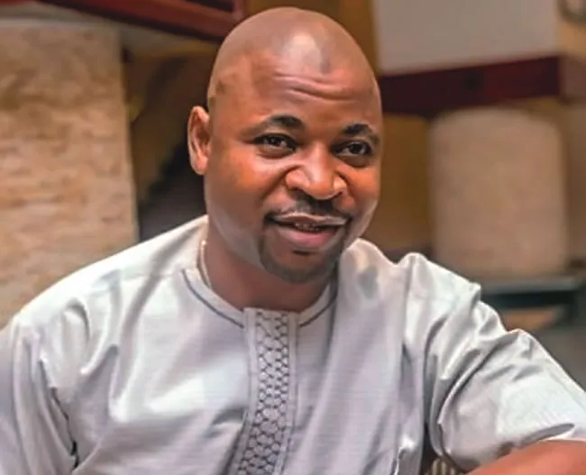 Mixed Reactions as MC Oluomo Shows ‘Raw Love’ On Three Wives At Public Event