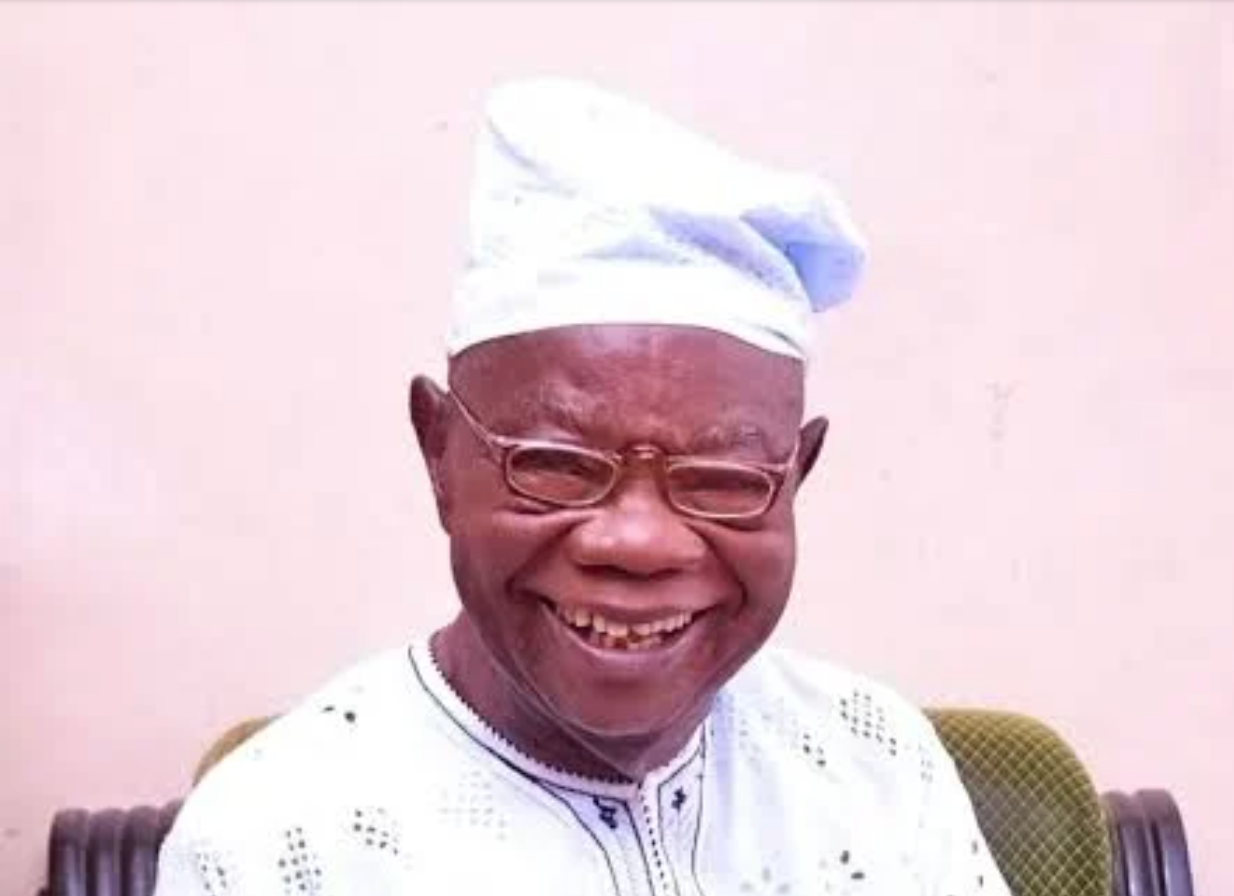 Gwo gwo gwo ngwo singer, Mike Ejeagha buried amid tears