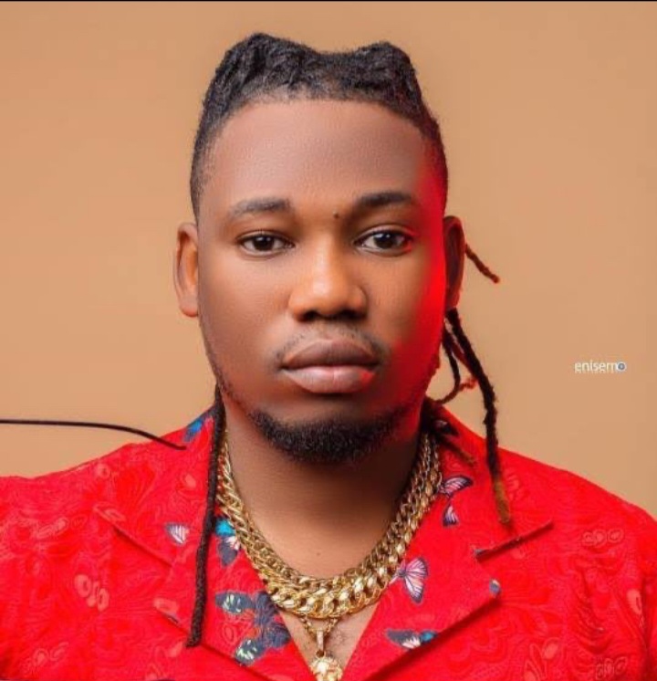 Popular Nigerian Singer Qdot Attacked, Robbed in Lagos