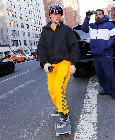 Canadian Musician, Justin Bieber Hurts Ribs in Skateboard Accident