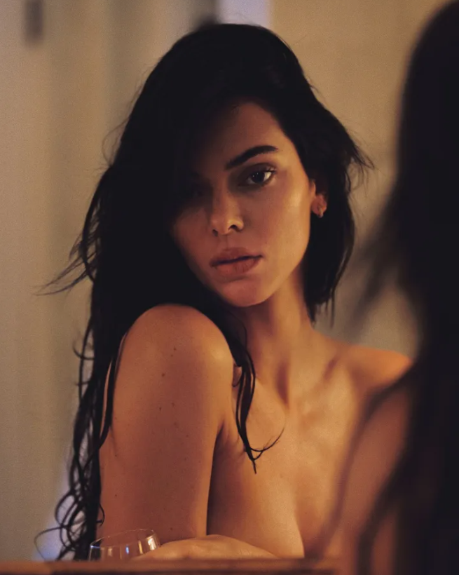 Kendall Jenner Poses Nude As She Denies Cosmetic Surgery Allegations (+18 Photos)