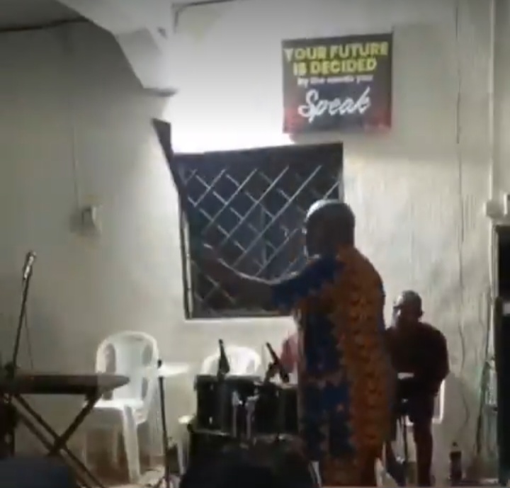 Man with Cutlass Interrupts Church Vigil Over Noise in Abia( VIDEO)