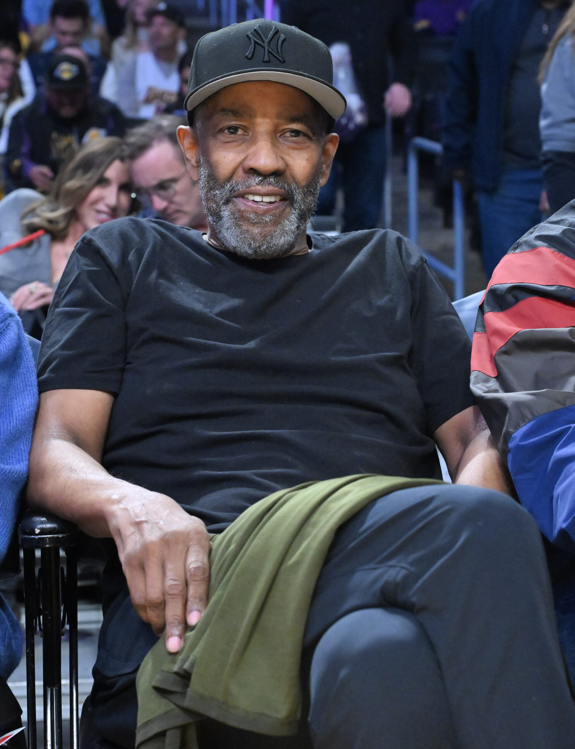 What Happened to Denzel?- Hollywood Actor’s Recent Appearance Sparks Concerns Among Netizens