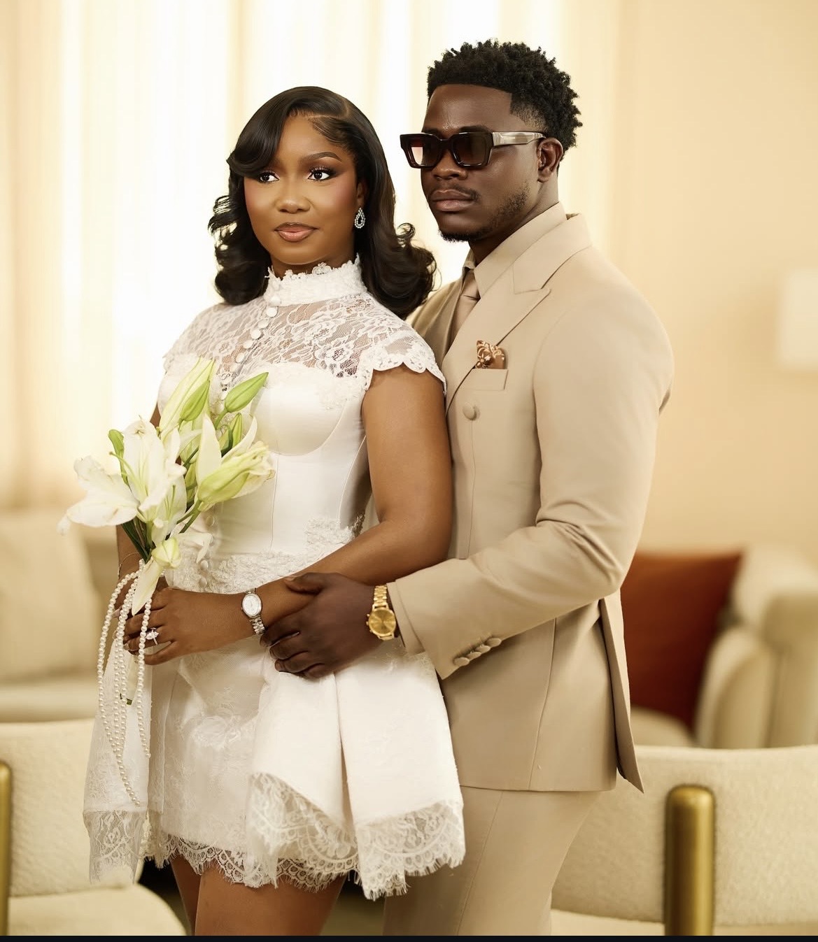 Femi Dapson Shares Heartwarming Note Flight Attendant Wrote to Simi On Their Way Back To Nigeria