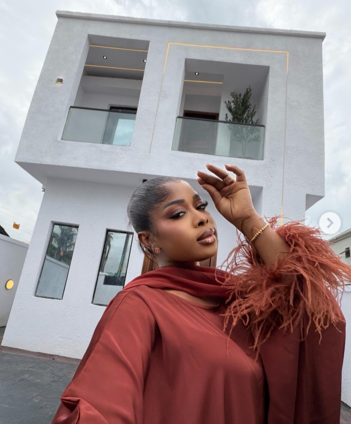 ​Prayers, Tears Led Me Here – Late Alaafin of Oyo’s Wife Queen Ola Buys New House